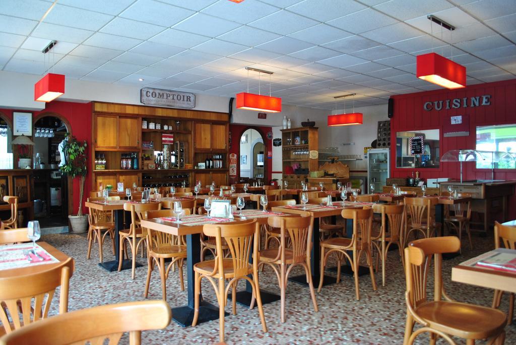 Hotel Les Voyageurs Les Sables-dʼOlonne Exterior foto