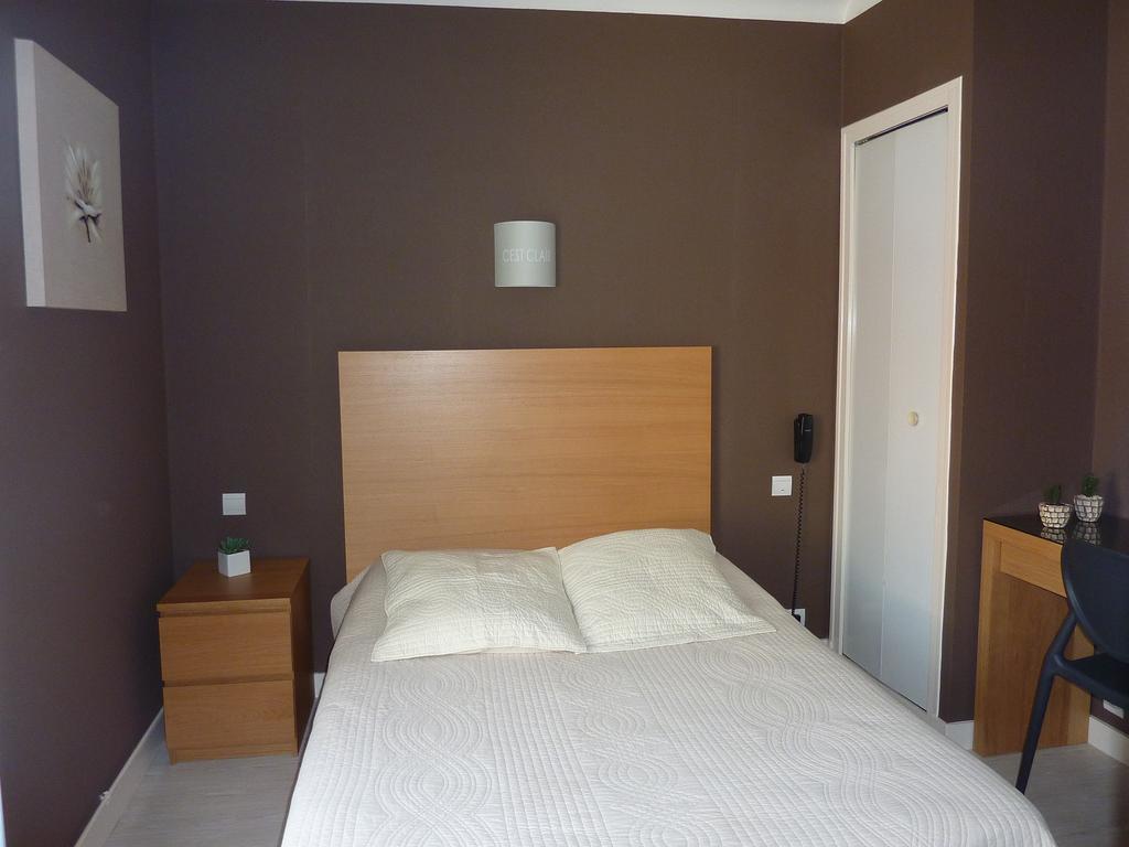 Hotel Les Voyageurs Les Sables-dʼOlonne Habitación foto