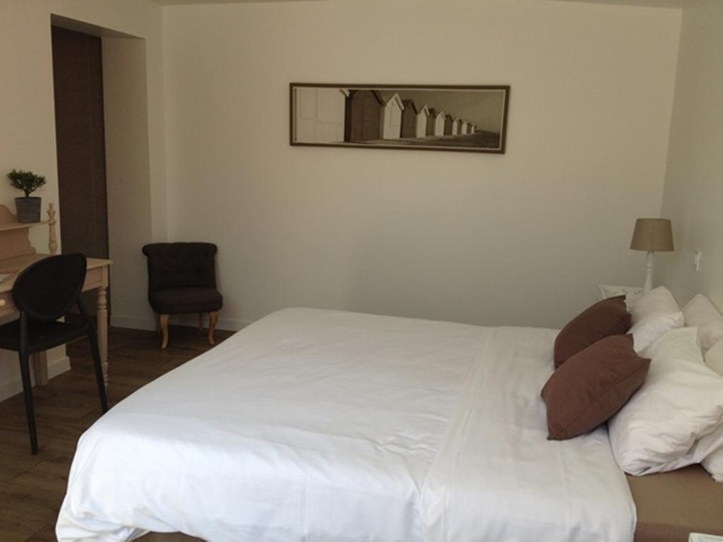 Hotel Les Voyageurs Les Sables-dʼOlonne Habitación foto